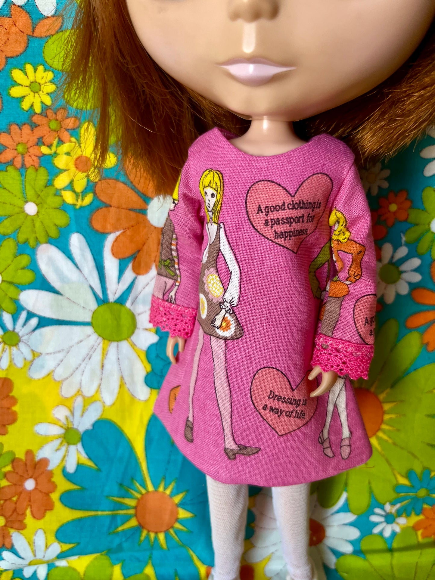 Cilla Mod Daisy Shift dress with sleeves