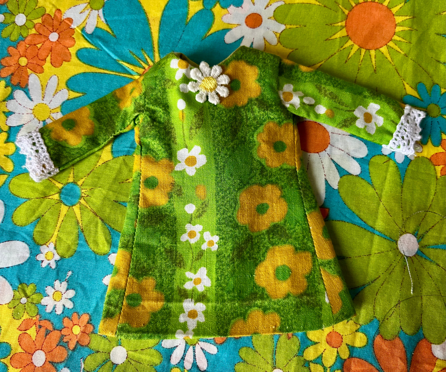 Cilla Mod Vintage Shift dress with sleeves