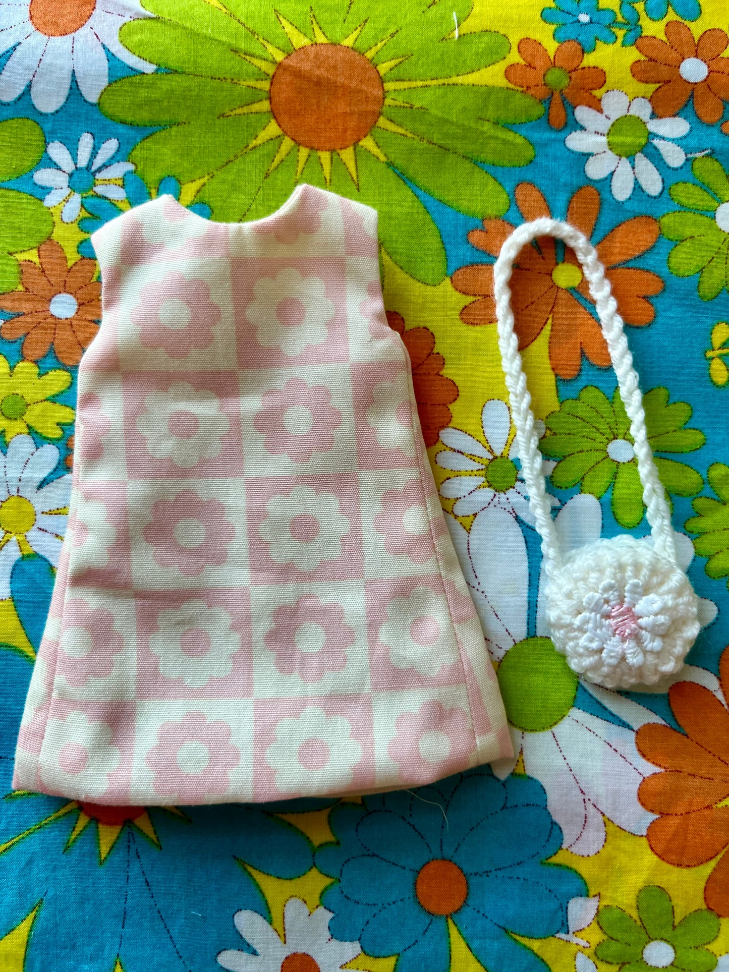 Cilla Mod Sleeveless Shift dress & Bag