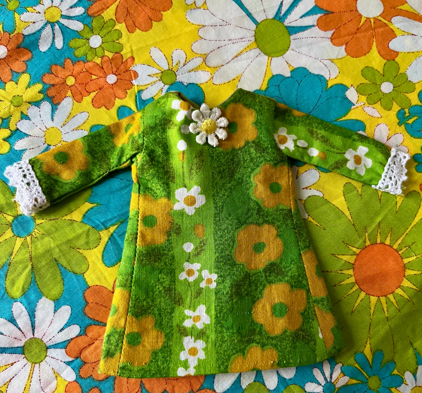 Cilla Mod Vintage Shift dress with sleeves