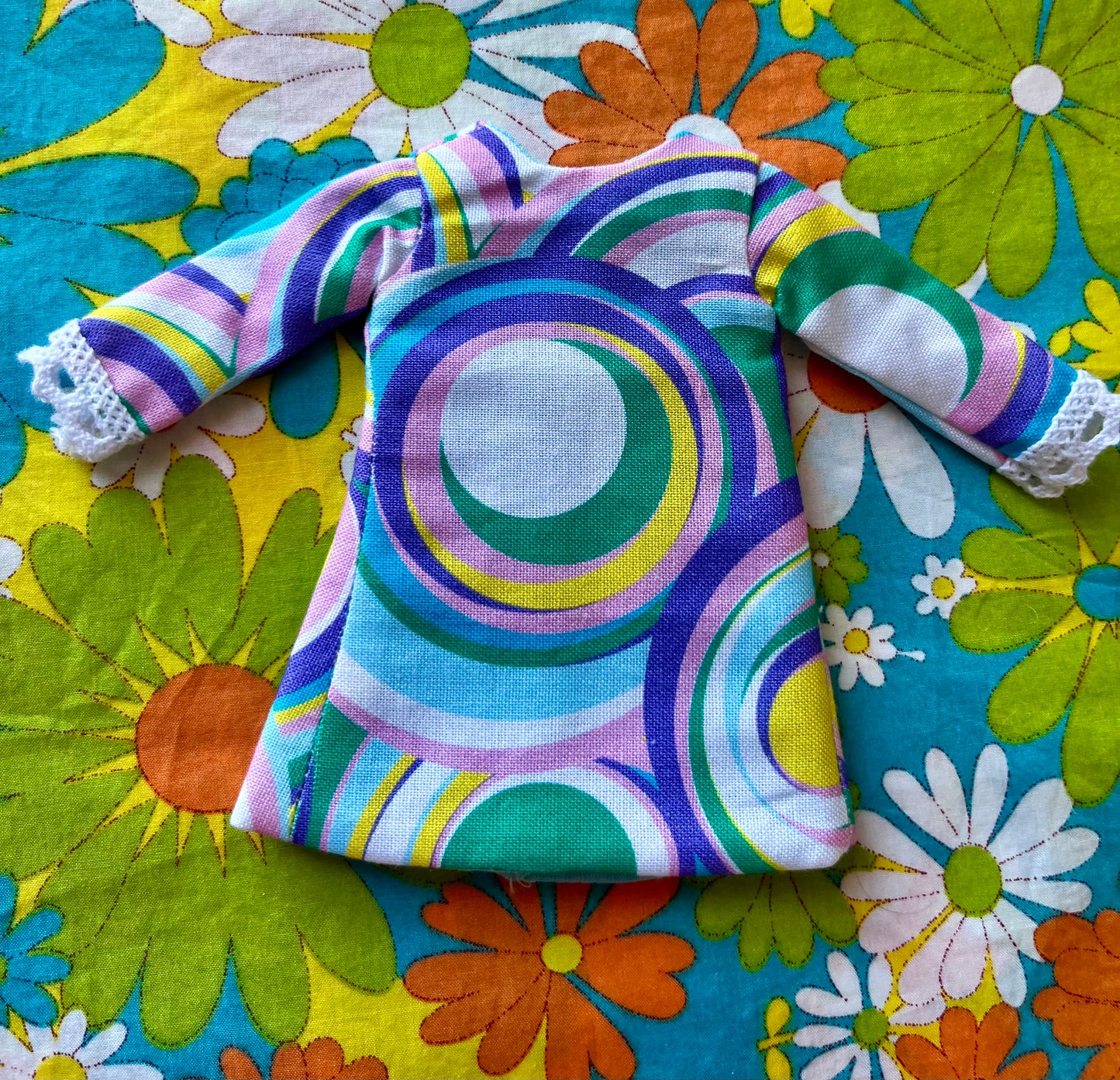 Cilla Mod Pucci Shift dress with sleeves