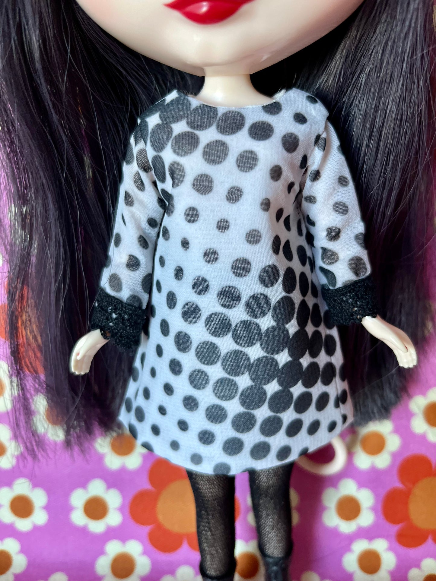 Cilla Mod Op Art Shift dress with sleeves