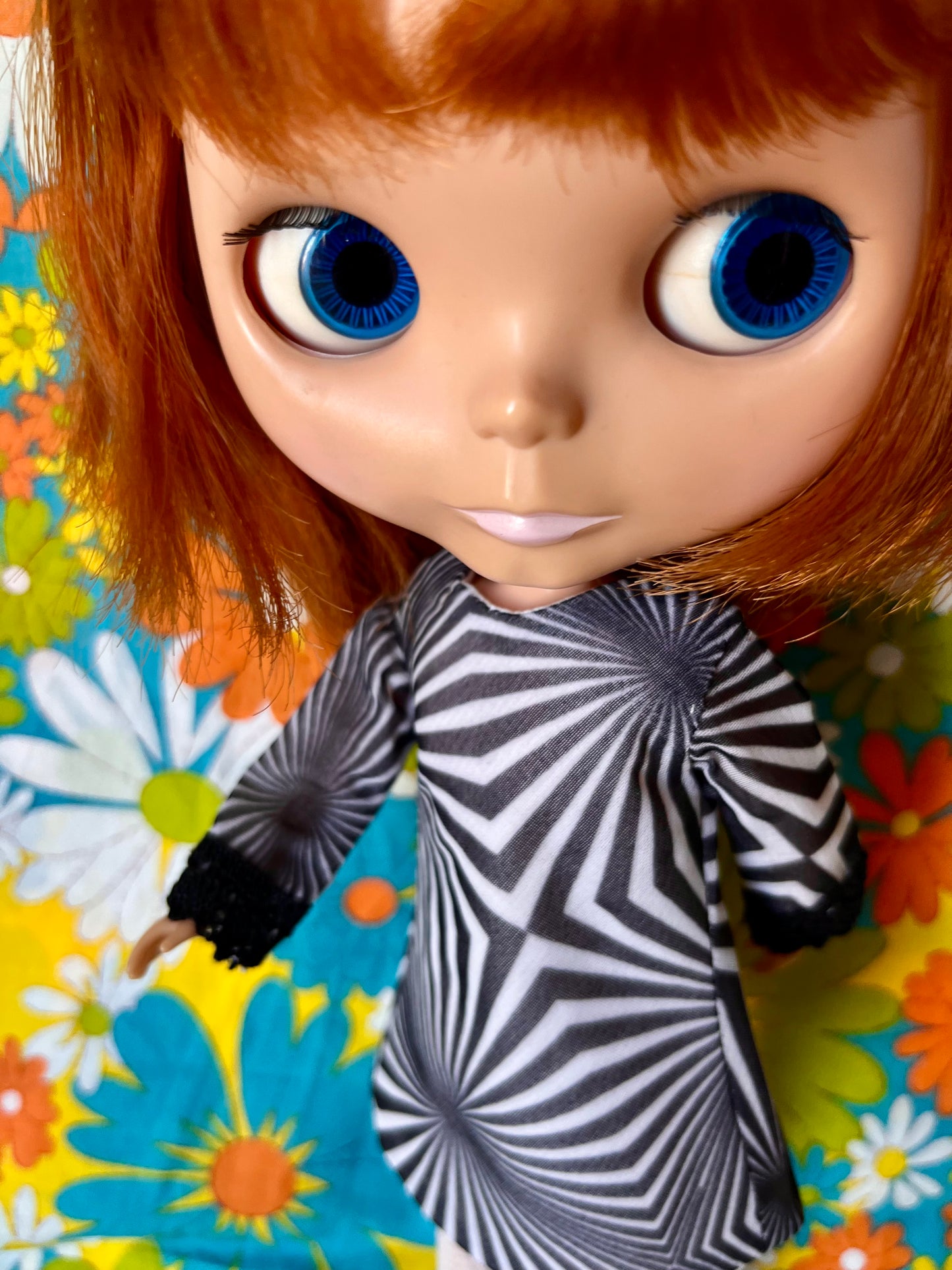 Cilla Mod Op Art Shift dress with sleeves