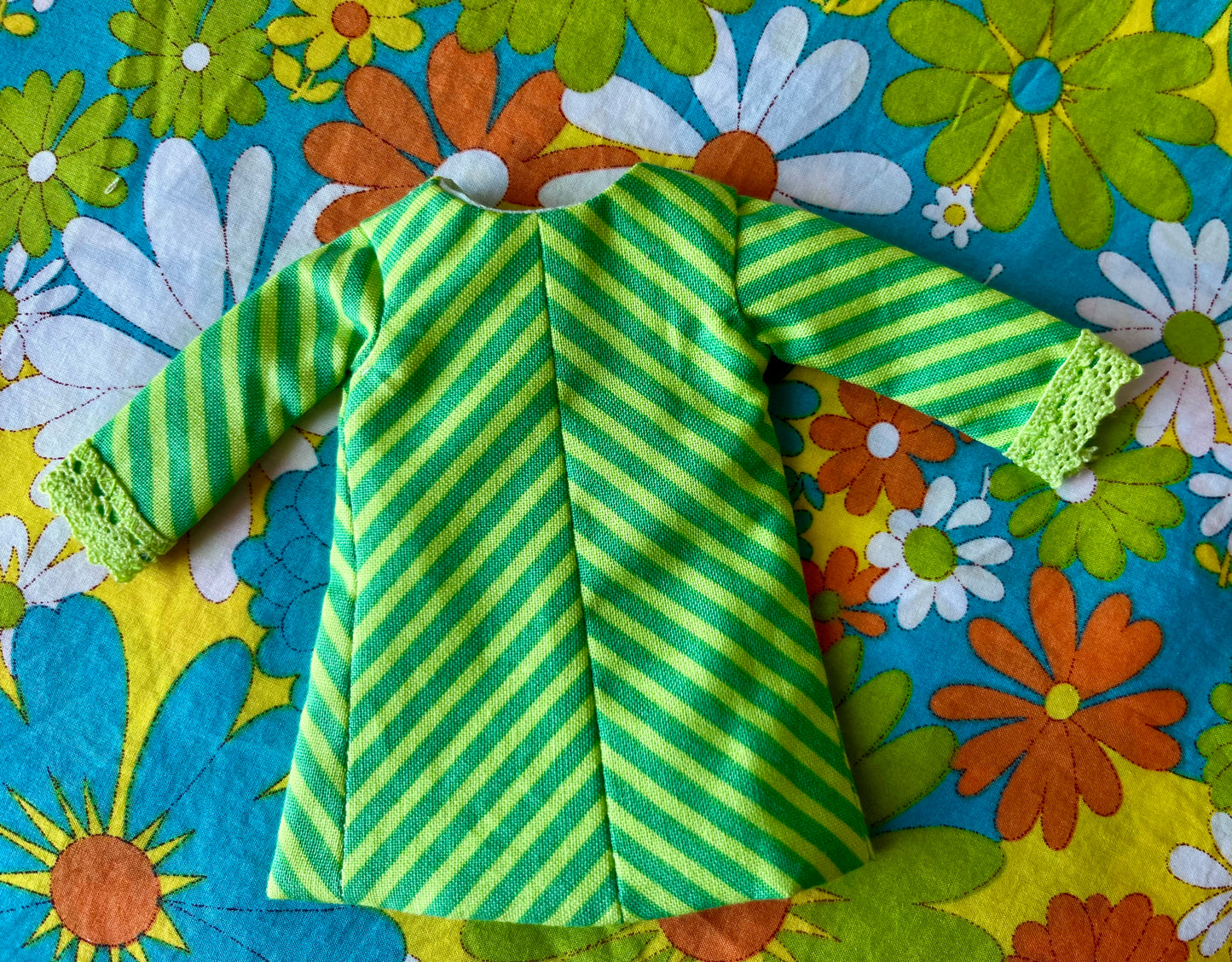 Cilla Mod Chevron Shift dress with sleeves