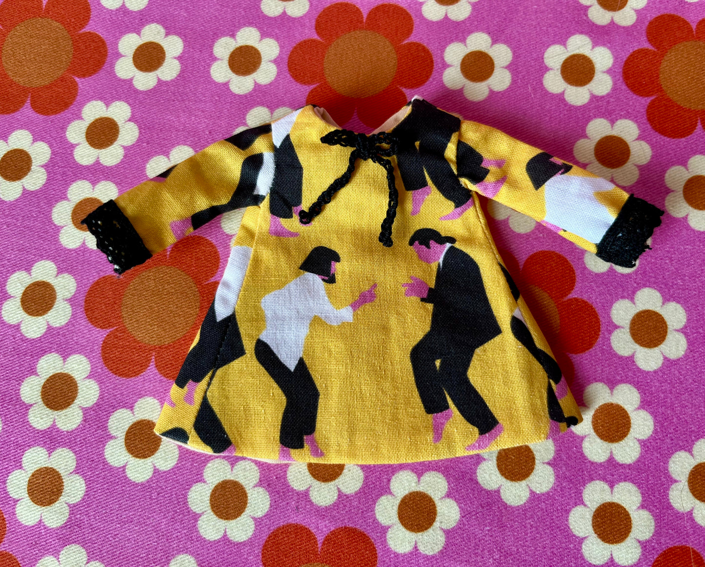 Pulp Fiction Shift dress with Sleeves