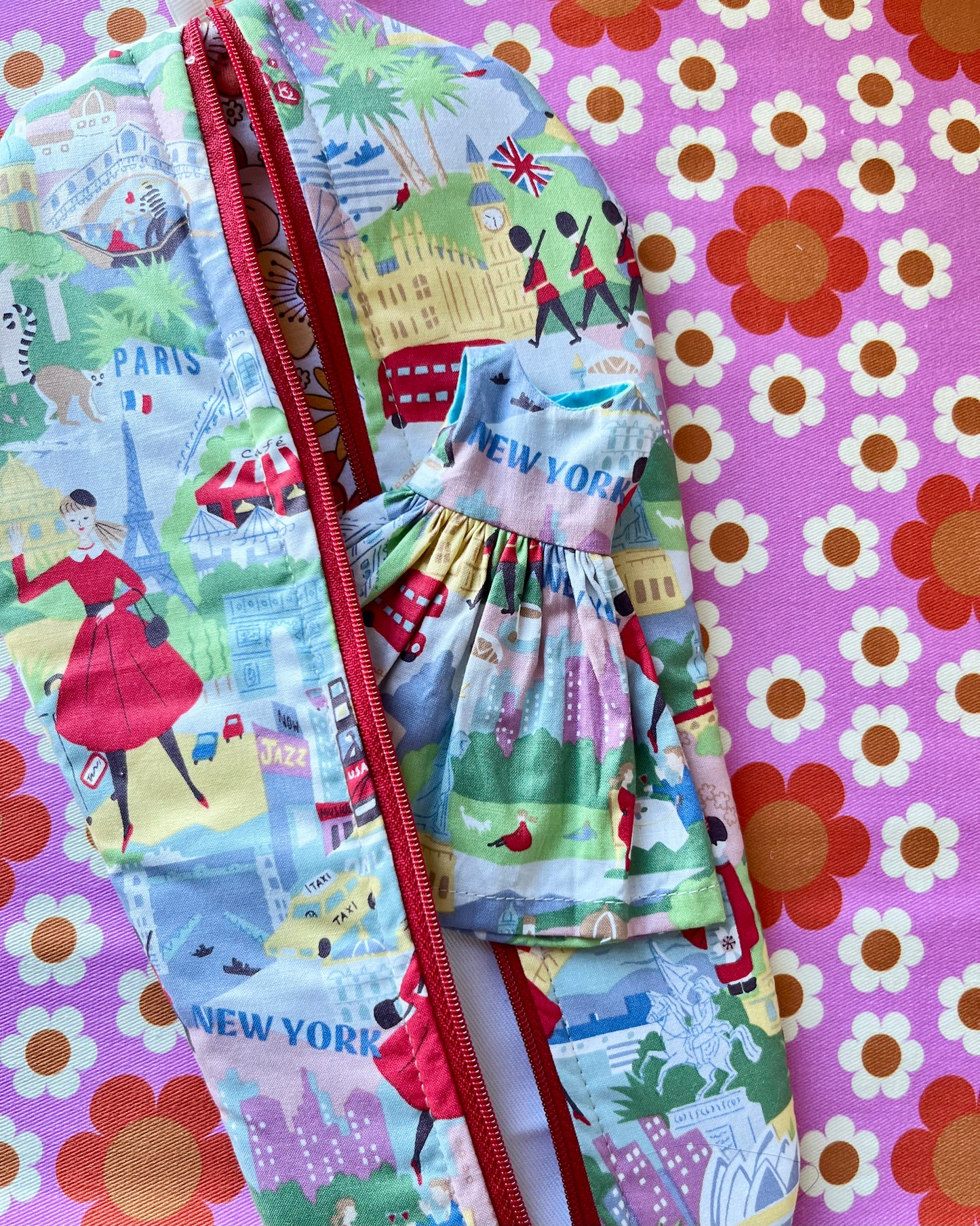 Travel Dress & Matching Carry Case for Neo-Blythe size Doll New York