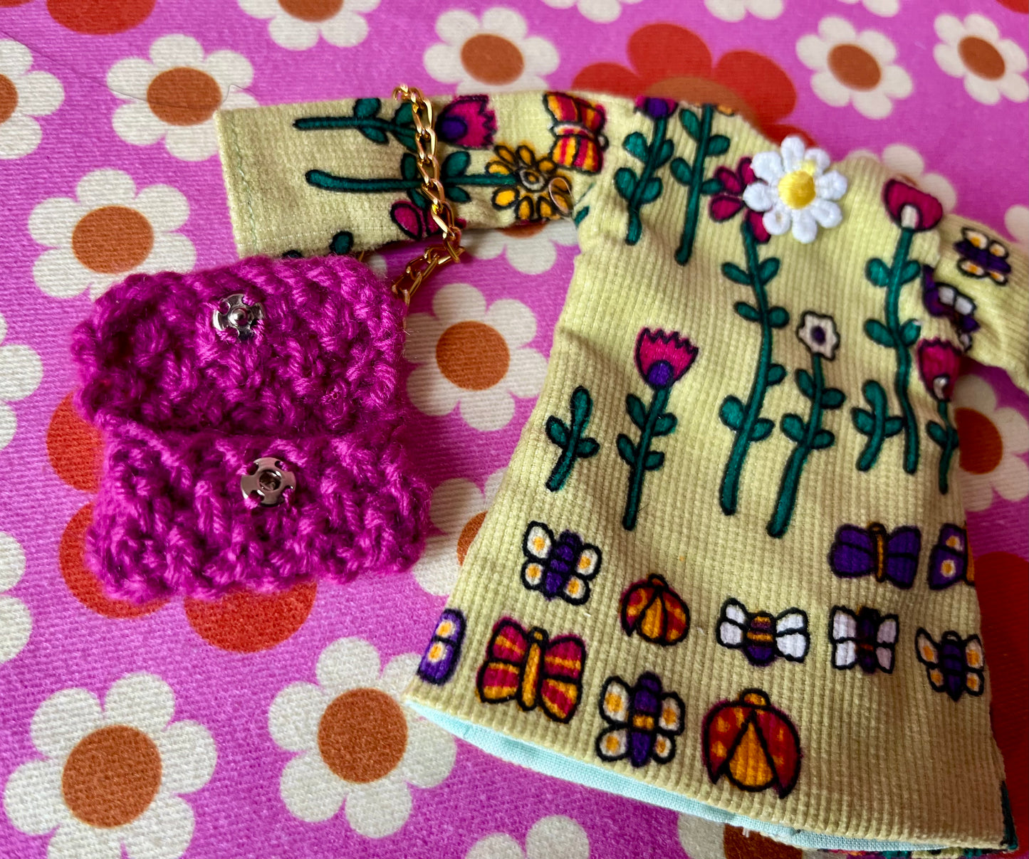 Cute Vintage Floral Corduroy Shift dress with sleeves & Bag which opens