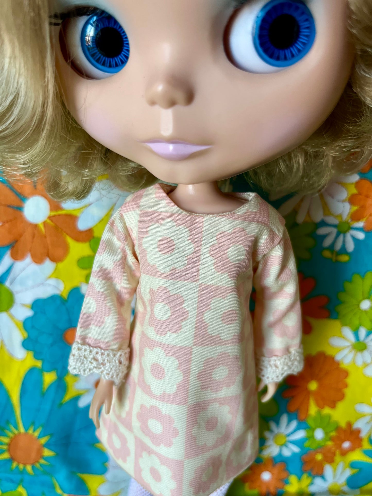 Cilla Mod Daisy Pastel Shift dress with sleeves