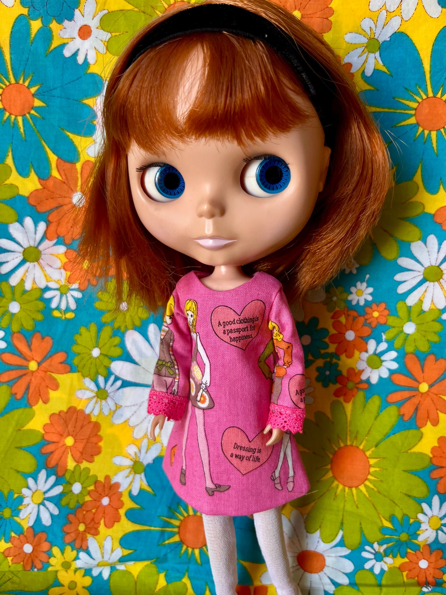 Cilla Mod Daisy Shift dress with sleeves