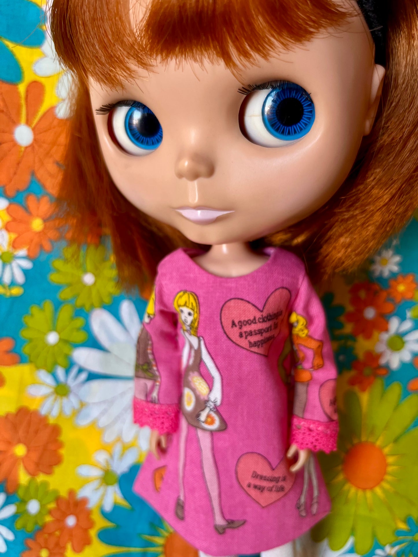 Cilla Mod Daisy Shift dress with sleeves