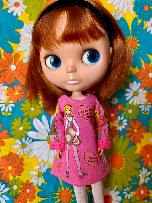 Cilla Mod Daisy Shift dress with sleeves