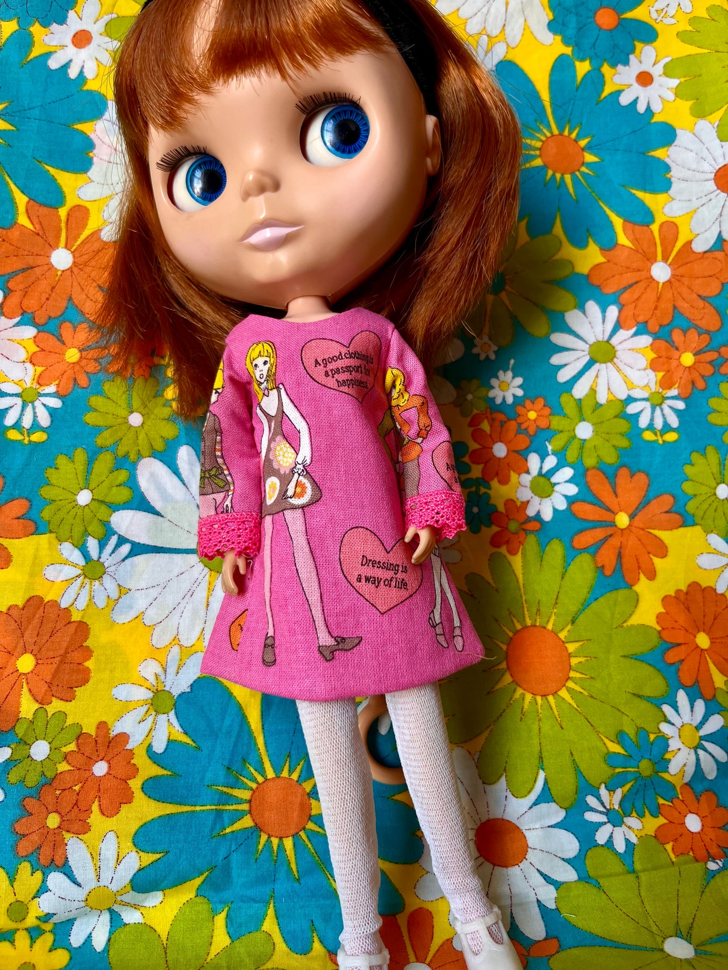 Cilla Mod Daisy Shift dress with sleeves