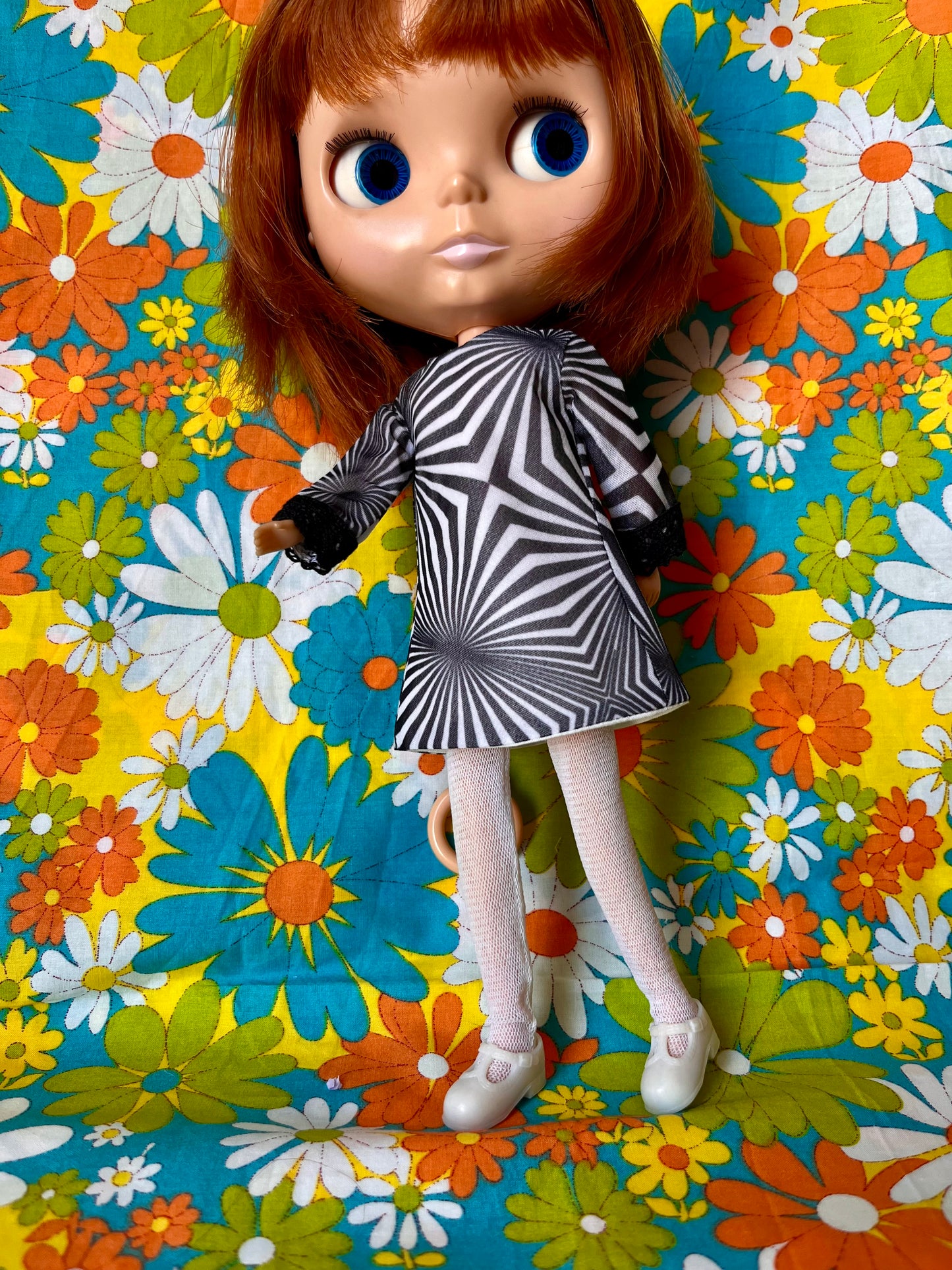 Cilla Mod Op Art Shift dress with sleeves