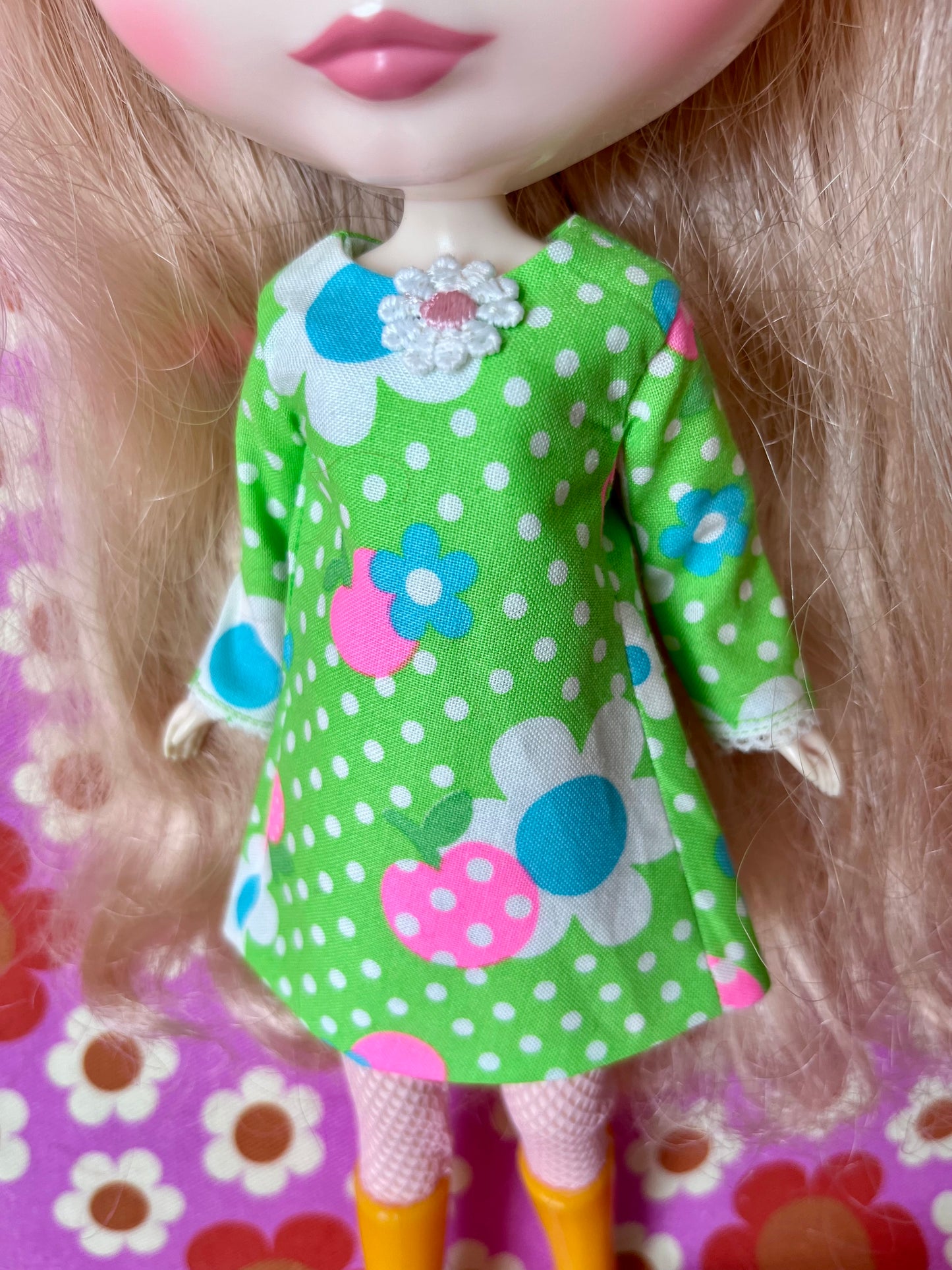 Green Neon Daisy Mod Shift dress with sleeves