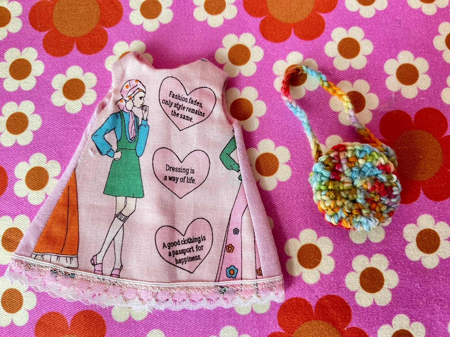 Fashion Print Shift Dress Vintage Illustrations & bag