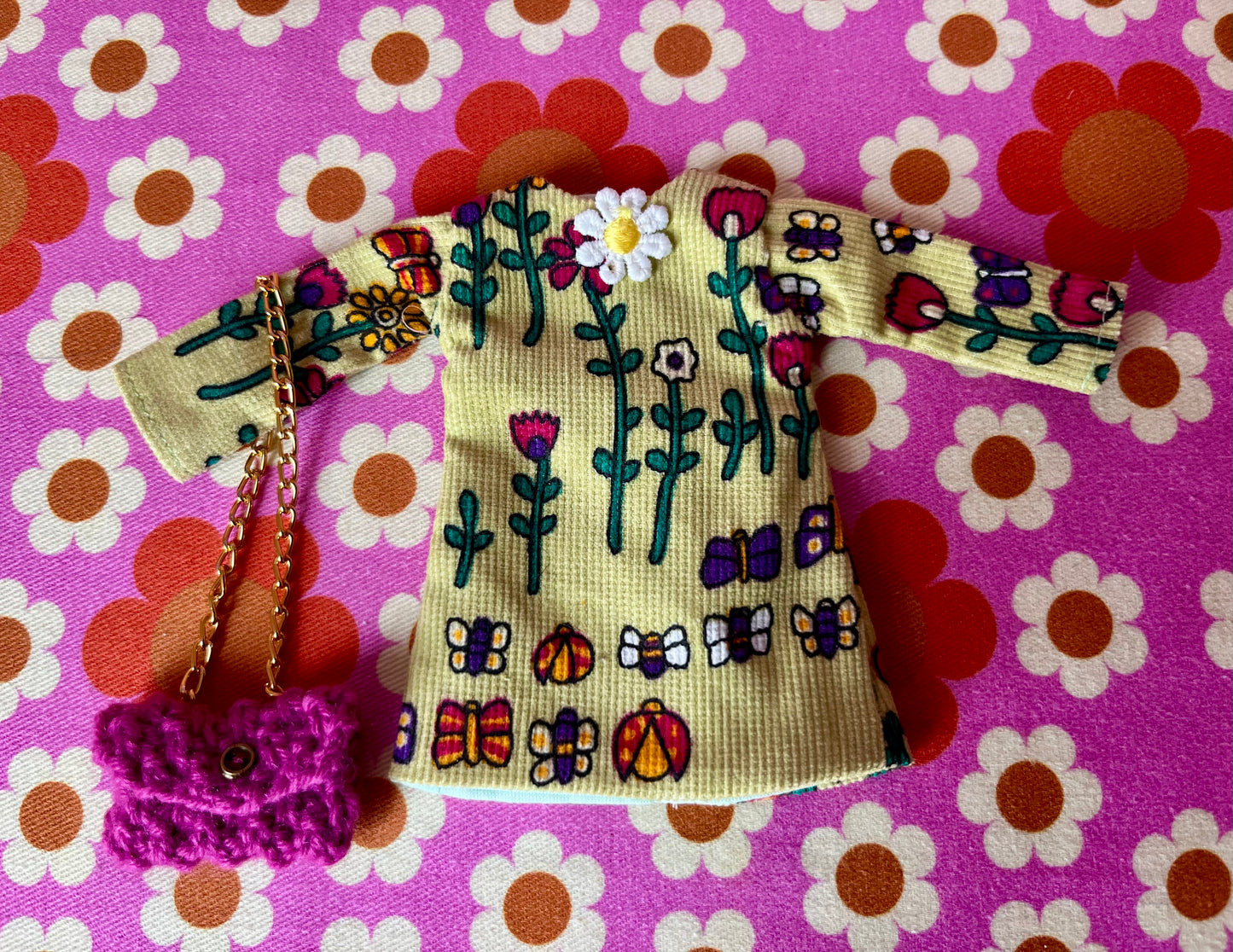 Cute Vintage Floral Corduroy Shift dress with sleeves & Bag which opens