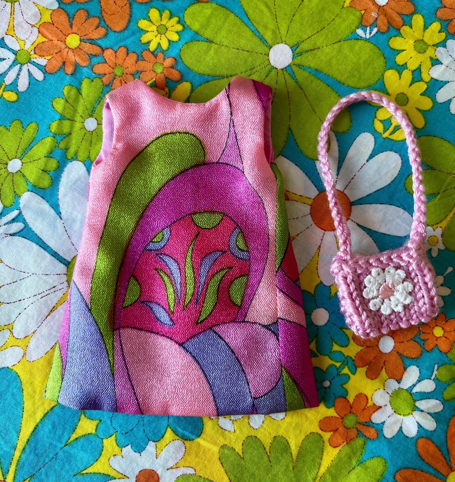 Cilla Mod Sleeveless Shift dress & Bag