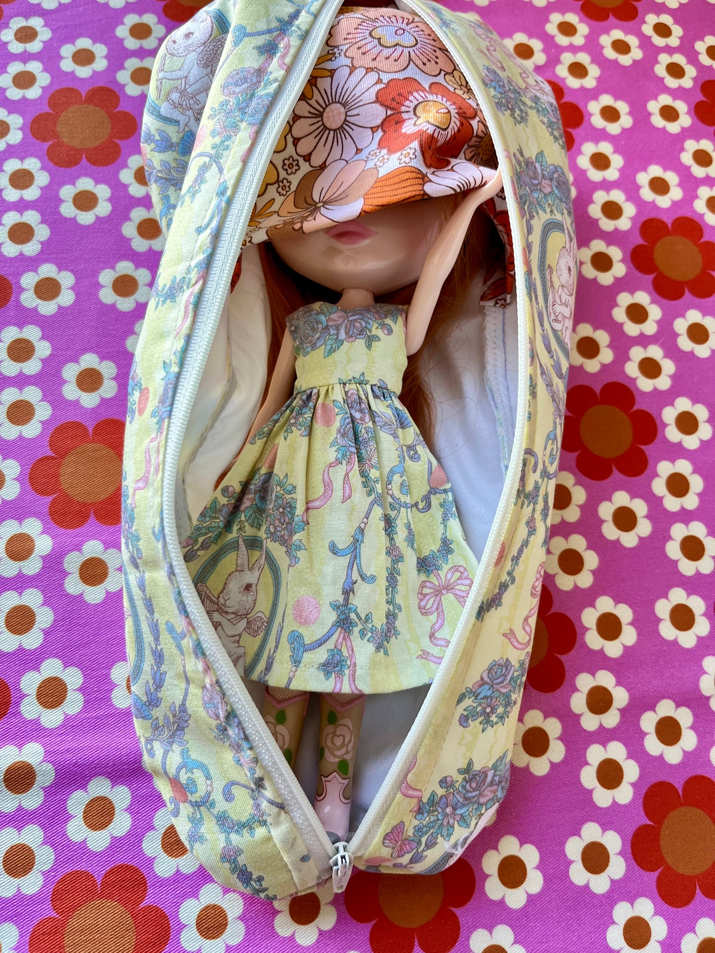 Joli Fleur Bunny & Matching Carry Case for Neo-Blythe size Doll