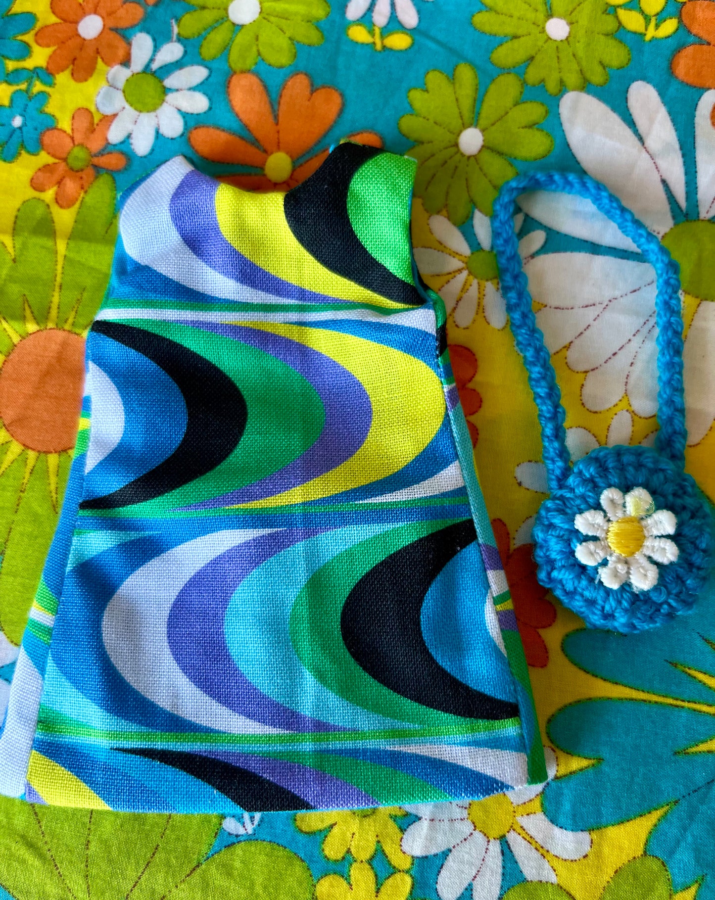 Cilla Mod Sleeveless Shift dress & Bag