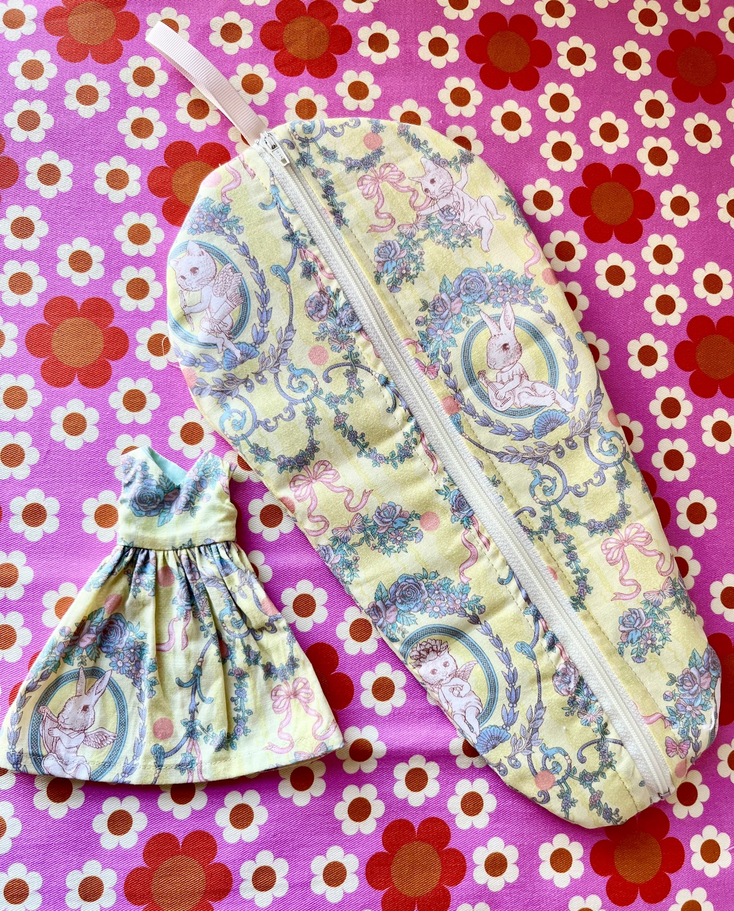 Joli Fleur Bunny & Matching Carry Case for Neo-Blythe size Doll