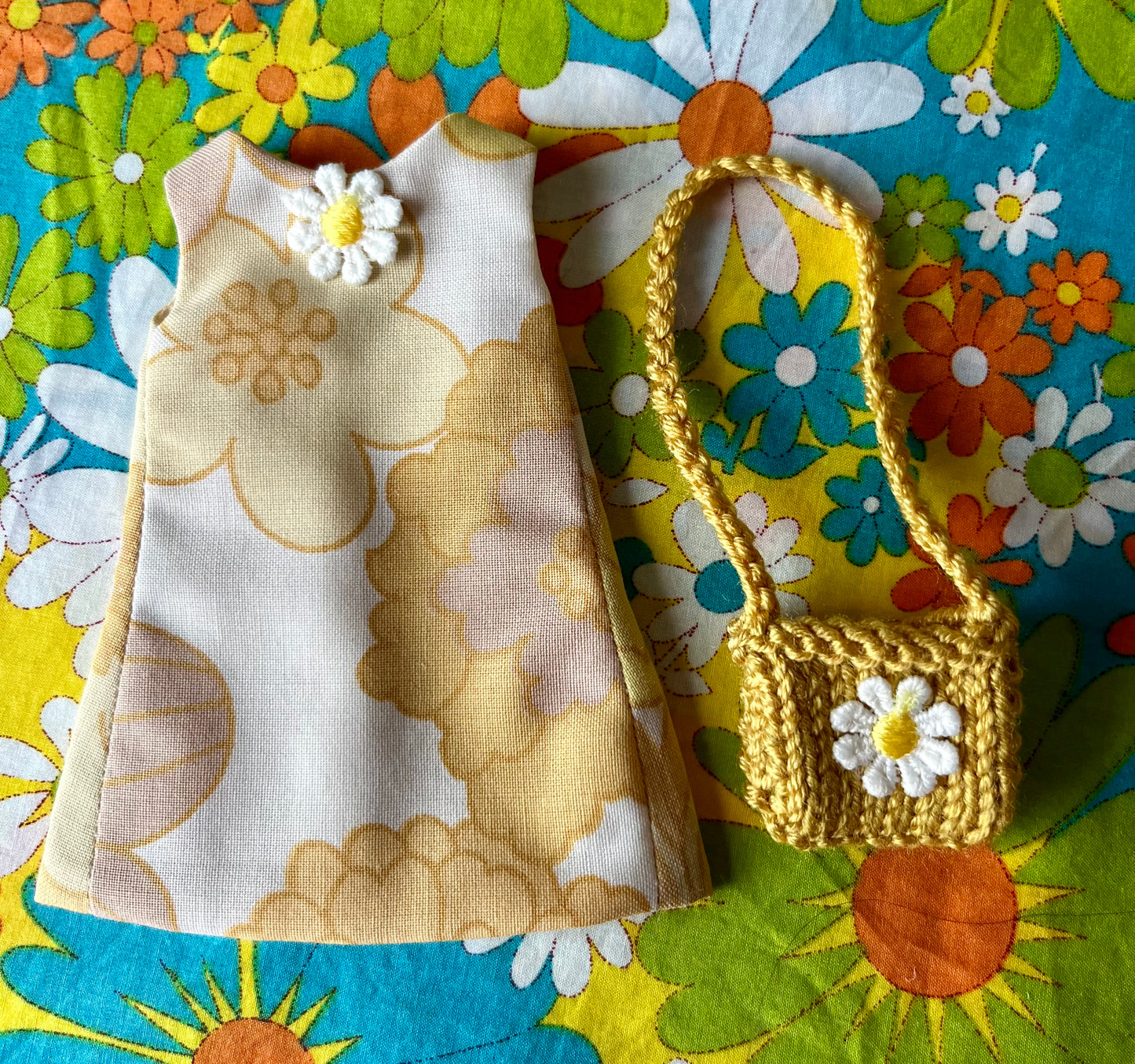 Cilla Mod Sleeveless Shift dress & Bag