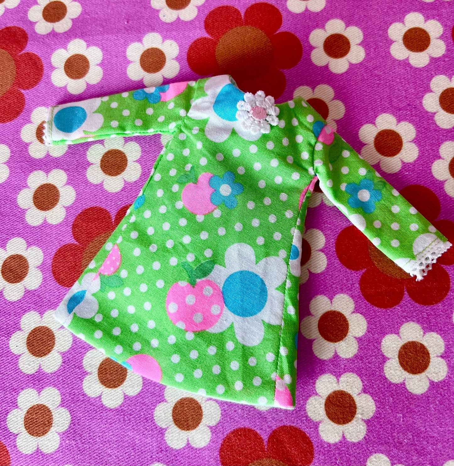 Green Neon Daisy Mod Shift dress with sleeves