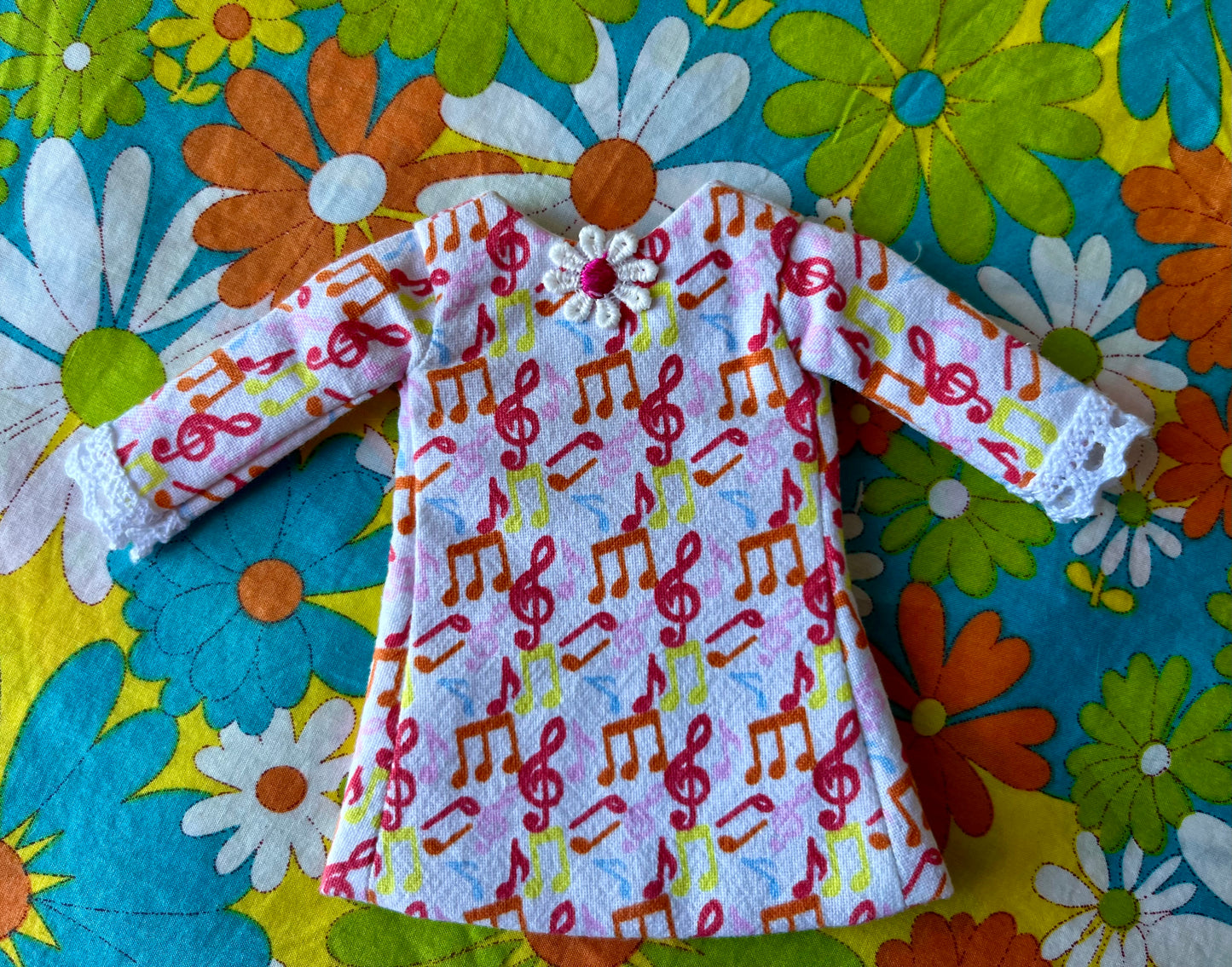 Cilla Mod Music Shift dress with sleeves