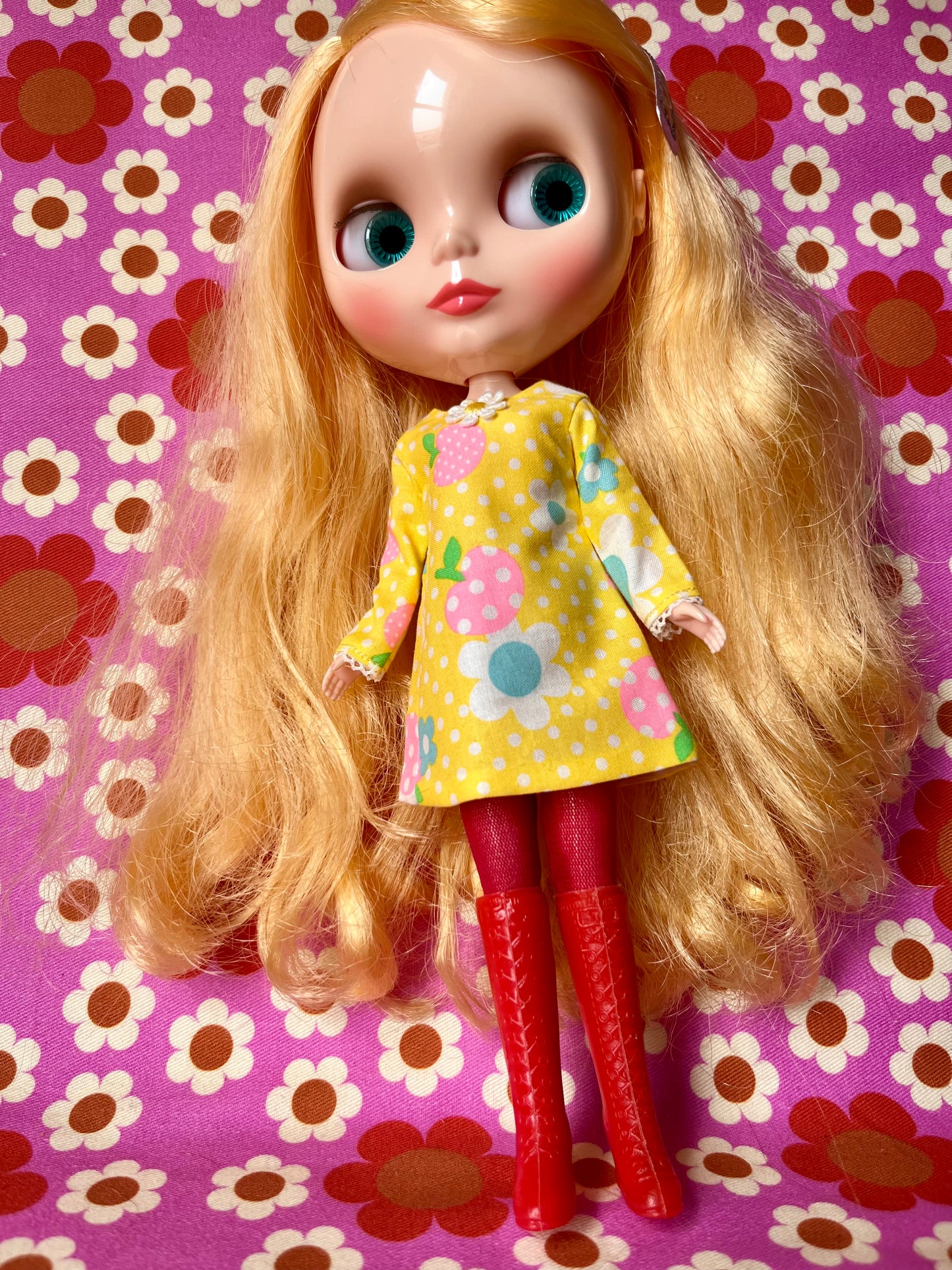 Yellow Neon Daisy Mod Shift dress with sleeves