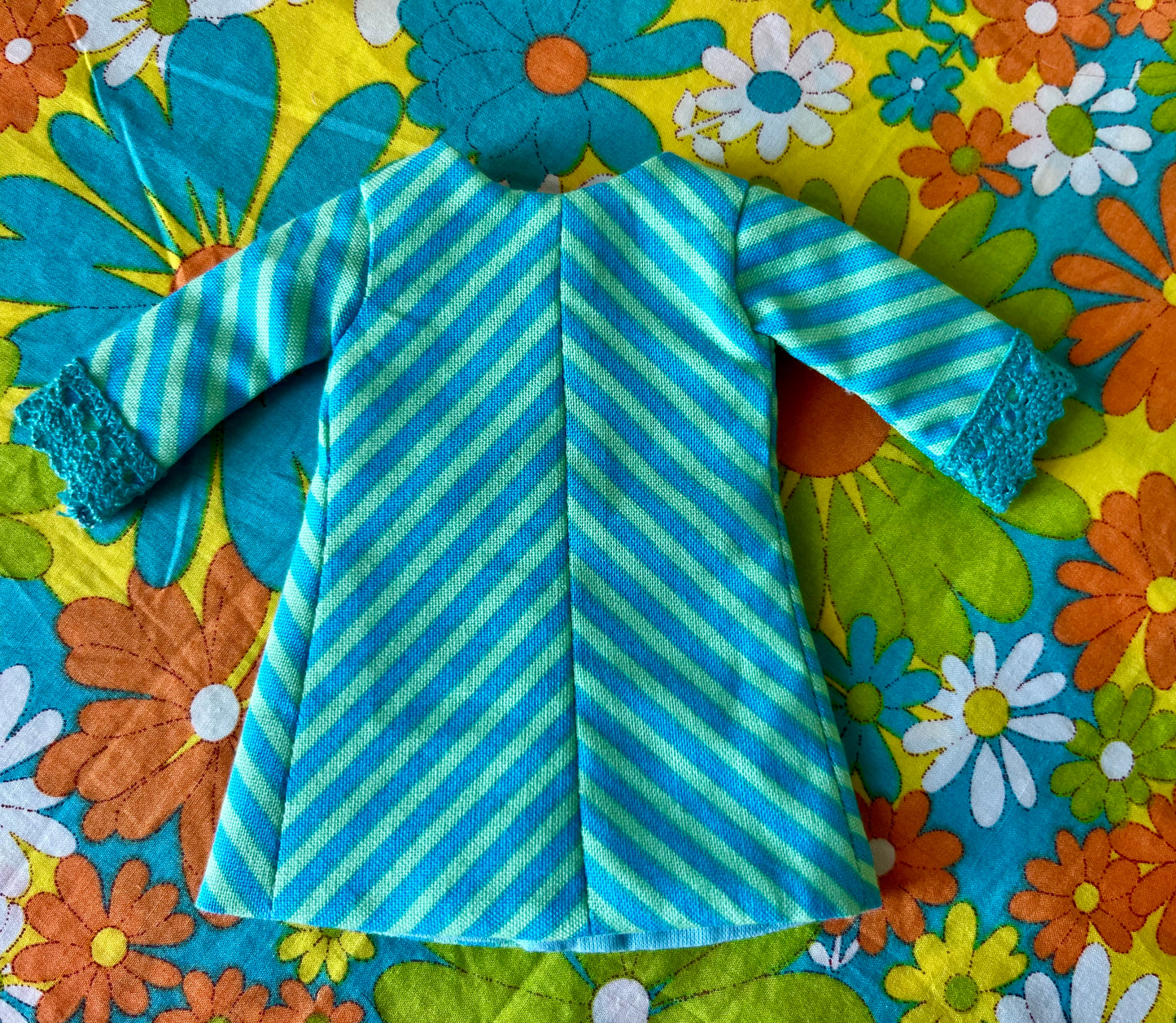 Cilla Mod Chevron Shift dress with sleeves