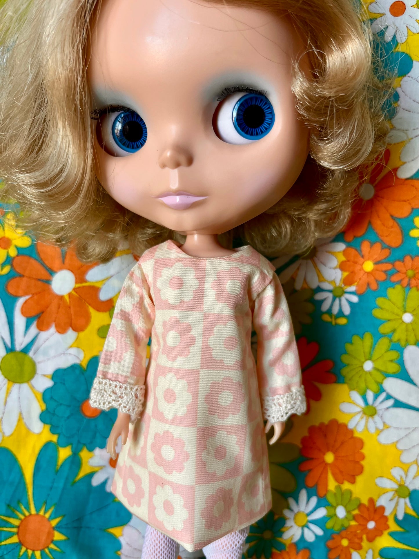 Cilla Mod Daisy Pastel Shift dress with sleeves