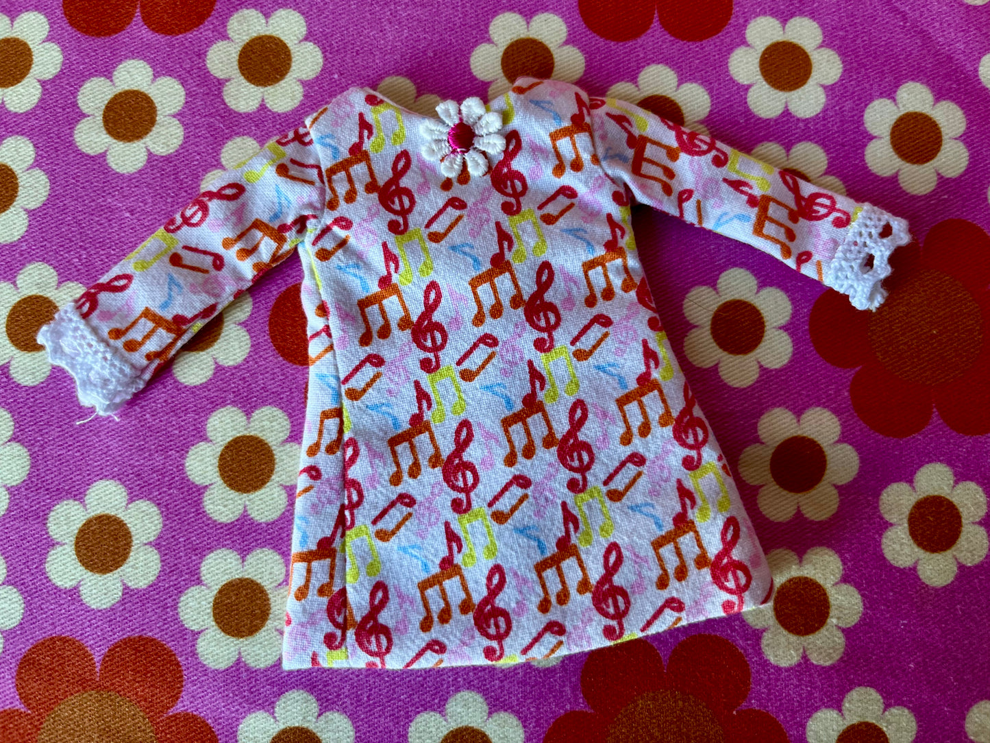 Cilla Mod Music Shift dress with sleeves