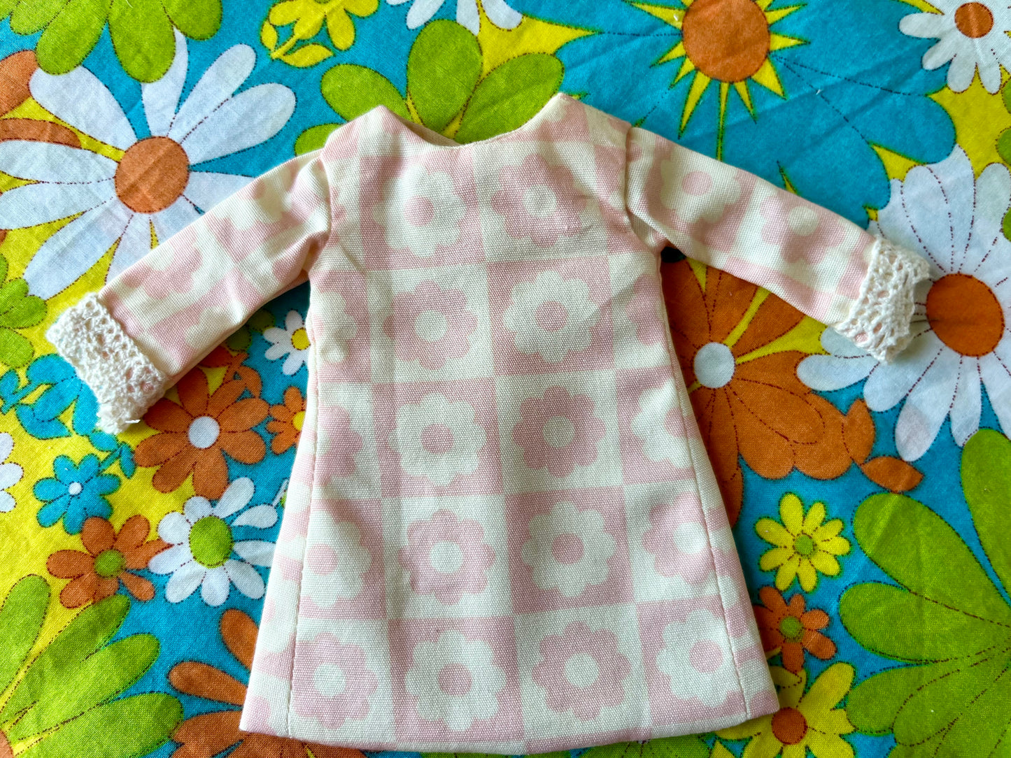 Cilla Mod Daisy Pastel Shift dress with sleeves