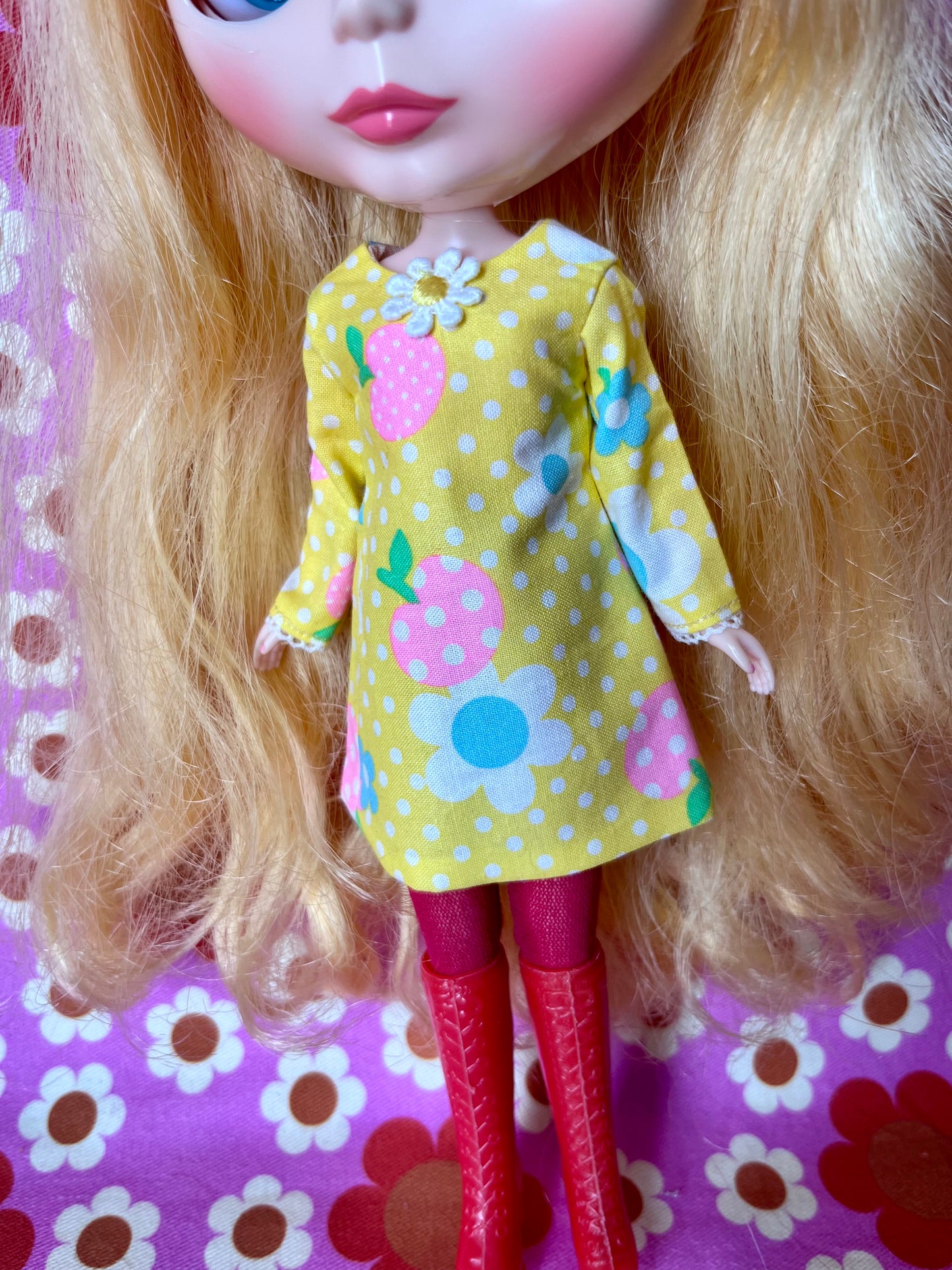 Yellow Neon Daisy Mod Shift dress with sleeves
