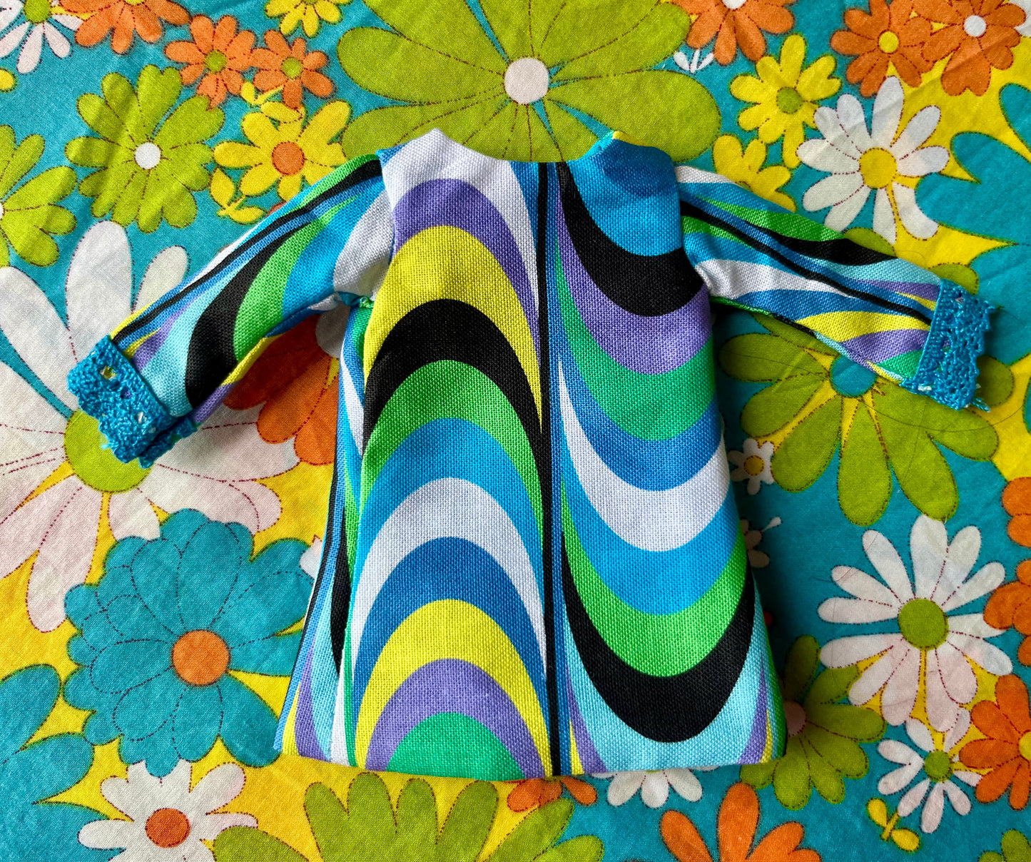 Cilla Mod Pucci Shift dress with sleeves