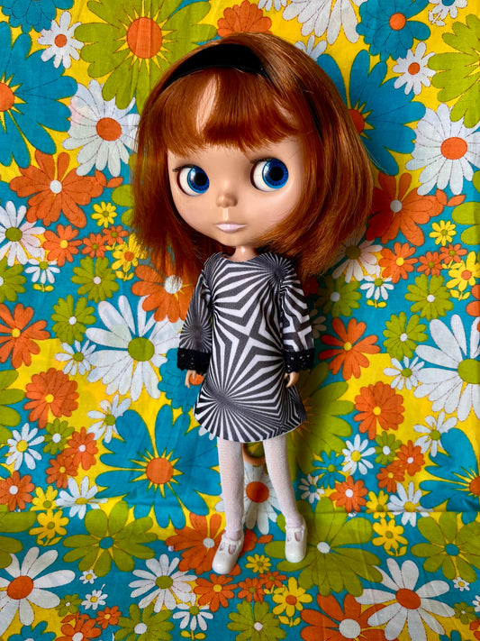 Cilla Mod Op Art Shift dress with sleeves