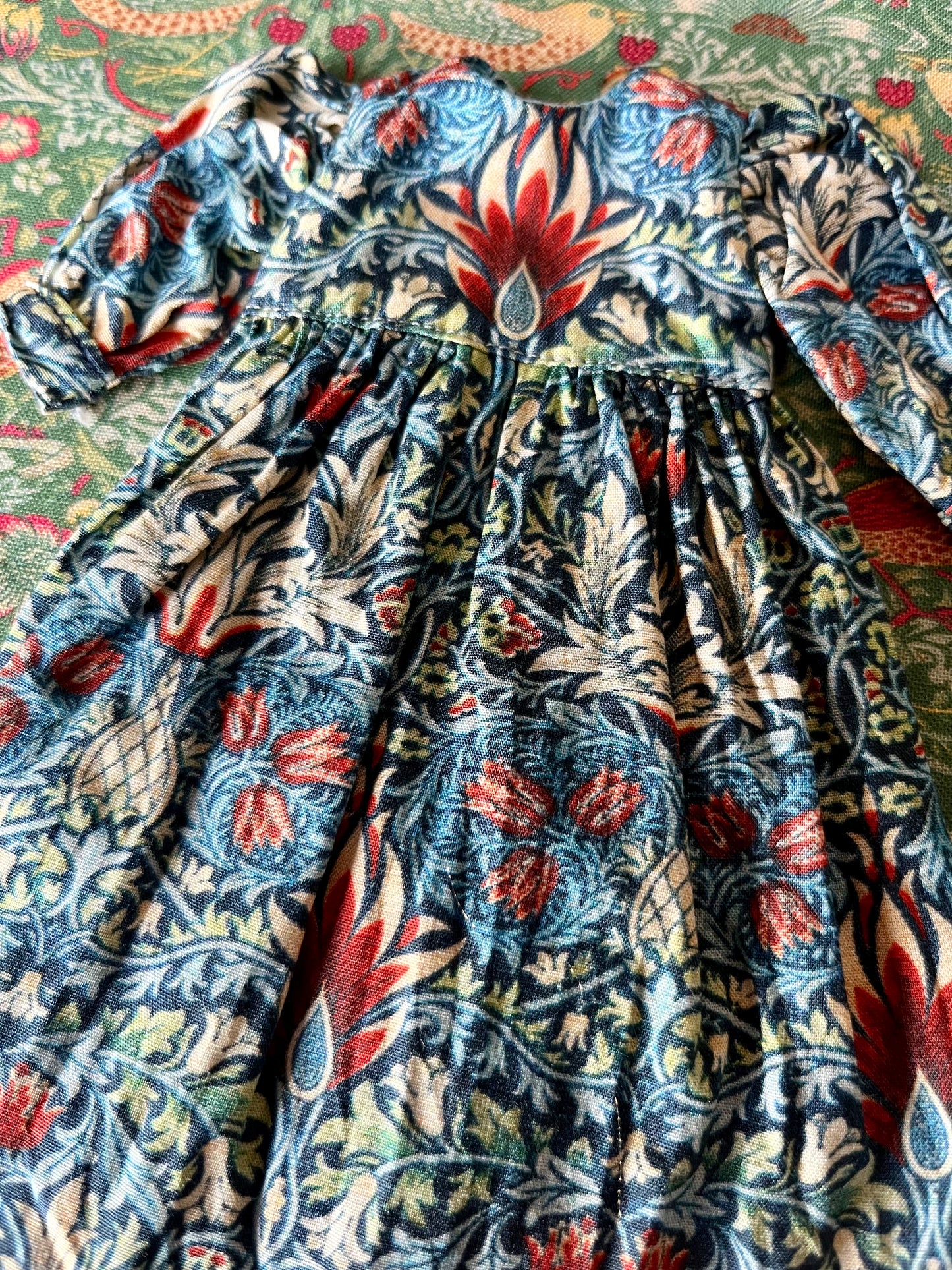 William Morris Gathered Sleeve Long Dress for Blythe Doll