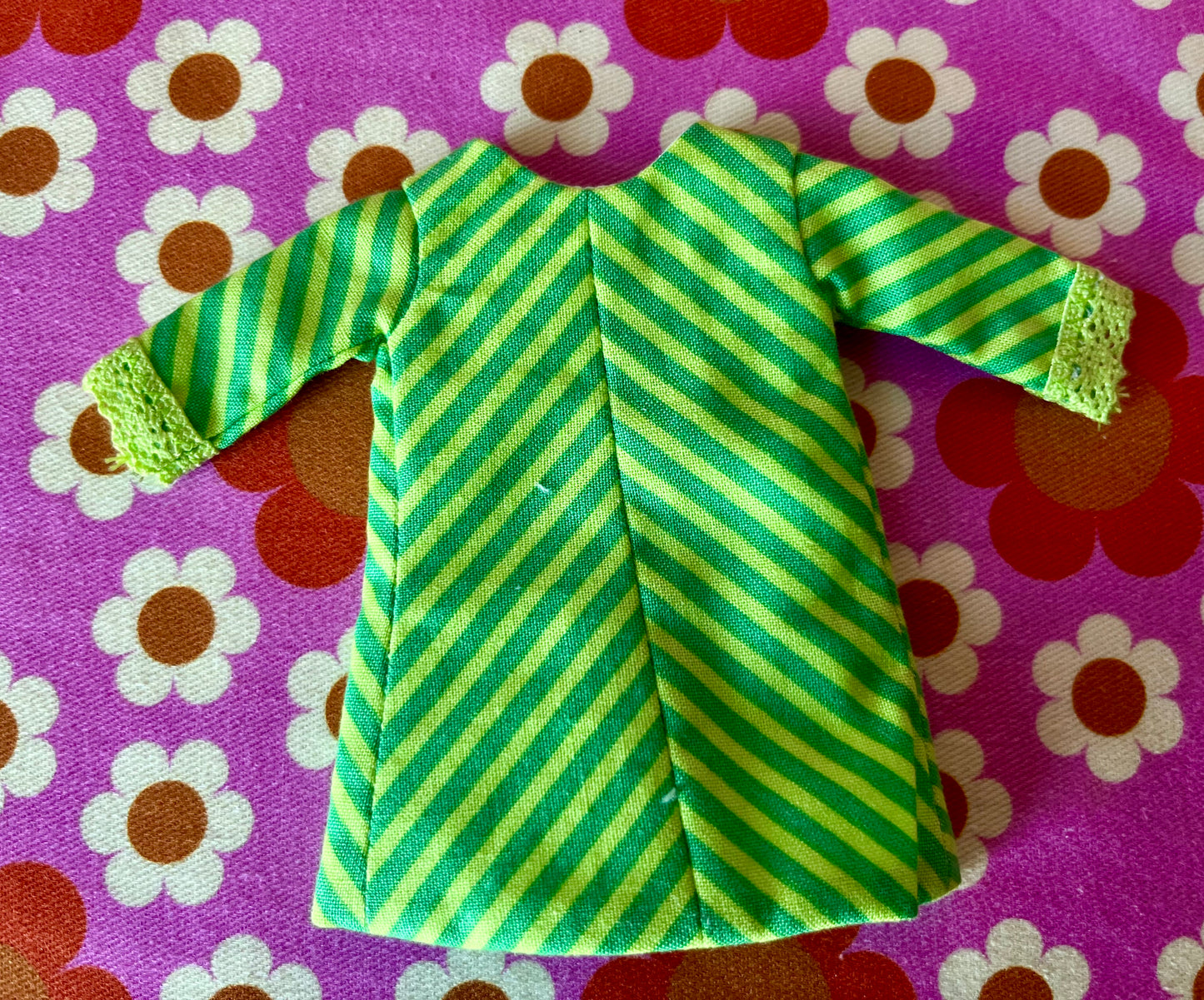 Cilla Mod Chevron Shift dress with sleeves