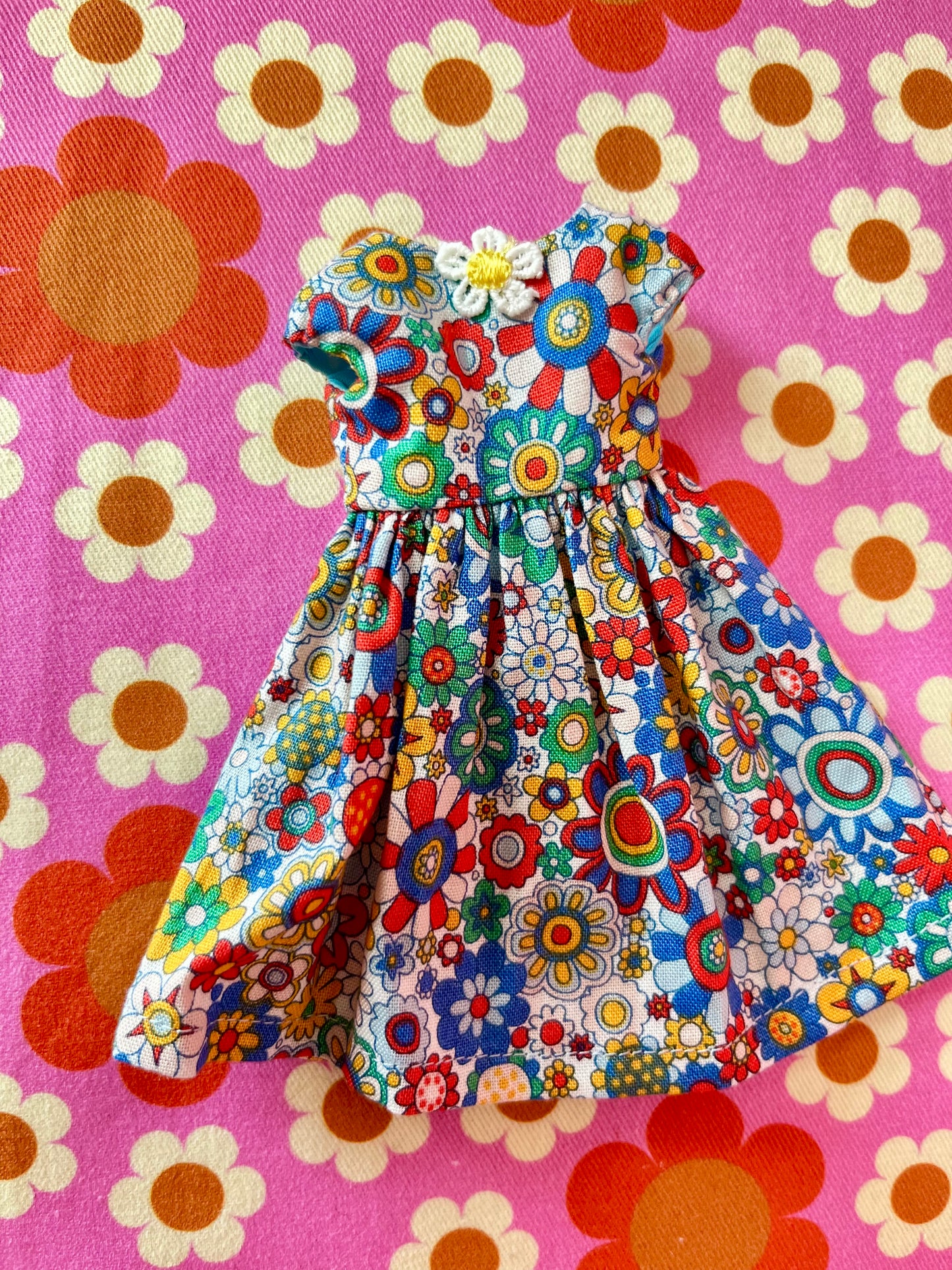 Carnaby Daisy Summer Cap Sleeve Dress for Blythe Doll