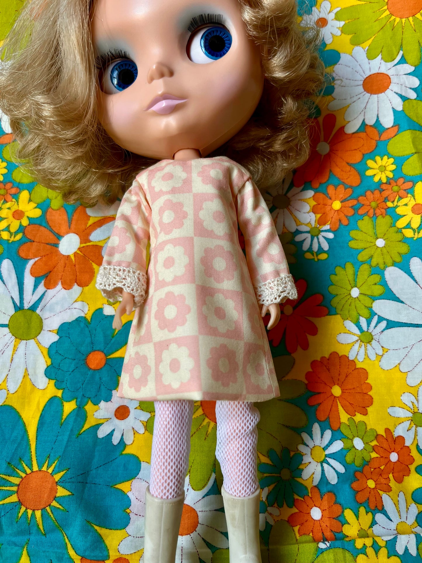 Cilla Mod Daisy Pastel Shift dress with sleeves