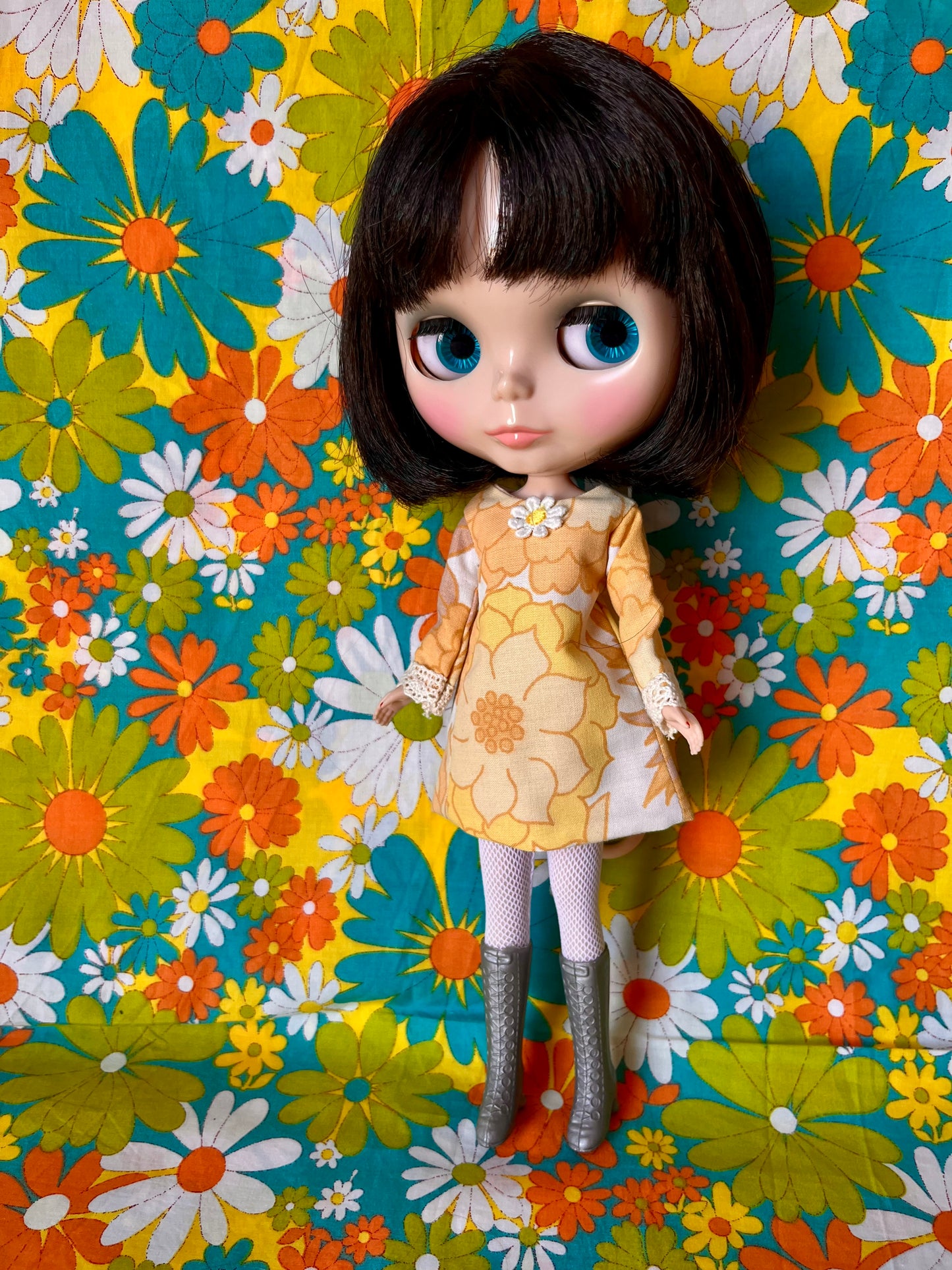 Cilla Mod Vintage Fabric Shift dress with sleeves