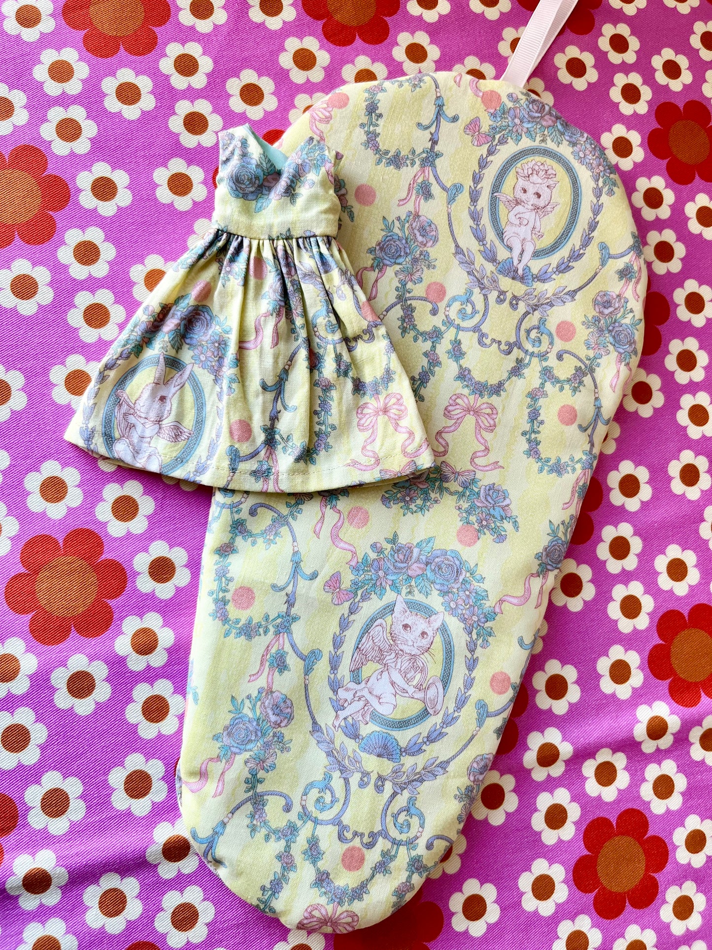 Joli Fleur Bunny & Matching Carry Case for Neo-Blythe size Doll