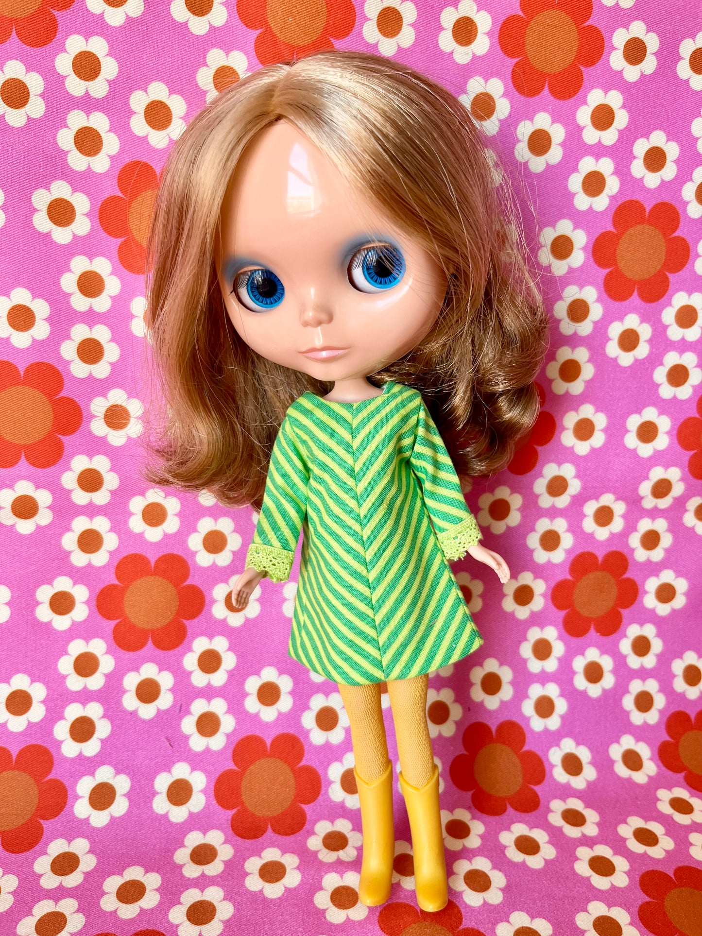 Cilla Mod Chevron Shift dress with sleeves
